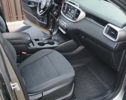 Серый Киа Соренто, объемом двигателя 2.4 л и пробегом 170 тыс. км за 14950 $, фото 7 на Automoto.ua