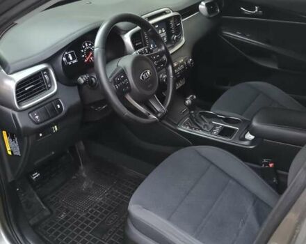 Серый Киа Соренто, объемом двигателя 2.4 л и пробегом 170 тыс. км за 14950 $, фото 6 на Automoto.ua