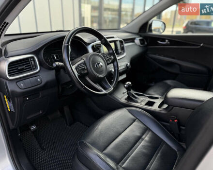 Сірий Кіа Соренто, об'ємом двигуна 0 л та пробігом 205 тис. км за 13400 $, фото 20 на Automoto.ua