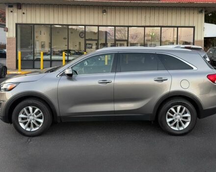 Киа Соренто 2018 в Черновцах на Automoto.ua Серый Киа Соренто, объемом двигателя 2.4 л и пробегом 36 тыс. км за 12400 $, фото 3 на Automoto.ua