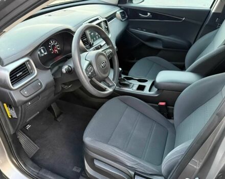 Киа Соренто 2018 в Черновцах на Automoto.ua Серый Киа Соренто, объемом двигателя 2.4 л и пробегом 36 тыс. км за 12400 $, фото 10 на Automoto.ua