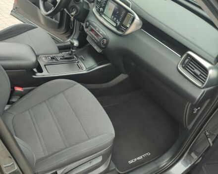 Серый Киа Соренто, объемом двигателя 2.2 л и пробегом 227 тыс. км за 21000 $, фото 11 на Automoto.ua