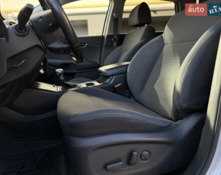 Серый Киа Соренто, объемом двигателя 2.4 л и пробегом 202 тыс. км за 14999 $, фото 32 на Automoto.ua