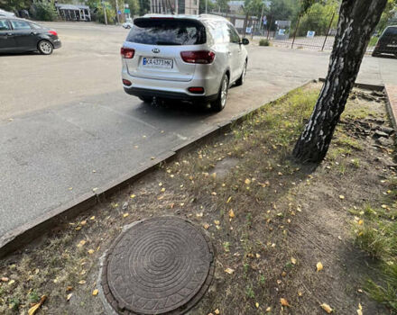 Серый Киа Соренто, объемом двигателя 2.36 л и пробегом 201 тыс. км за 15300 $, фото 3 на Automoto.ua