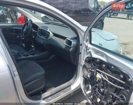 Сірий Кіа Соренто, об'ємом двигуна 2.4 л та пробігом 100 тис. км за 12150 $, фото 2 на Automoto.ua