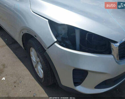 Сірий Кіа Соренто, об'ємом двигуна 2.4 л та пробігом 100 тис. км за 12150 $, фото 1 на Automoto.ua