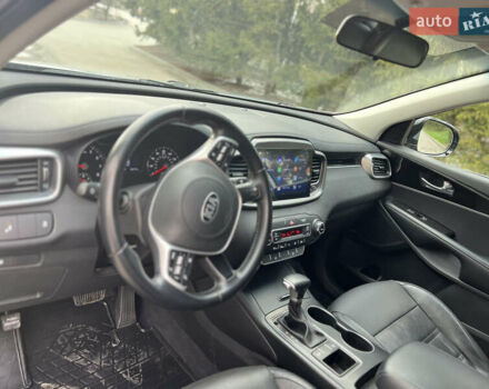 Серый Киа Соренто, объемом двигателя 2.36 л и пробегом 100 тыс. км за 18700 $, фото 7 на Automoto.ua