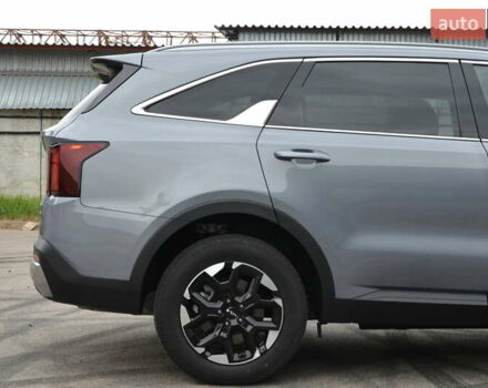 Серый Киа Соренто, объемом двигателя 2.5 л и пробегом 1 тыс. км за 43500 $, фото 4 на Automoto.ua