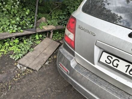 Киа Соренто 2004 в Павлограде на Automoto.ua Серый Киа Соренто, объемом двигателя 2.5 л и пробегом 380 тыс. км за 4700 $, фото 1 на Automoto.ua
