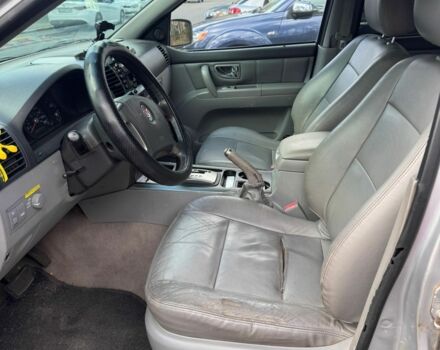 Серый Киа Соренто, объемом двигателя 2.5 л и пробегом 400 тыс. км за 2000 $, фото 1 на Automoto.ua