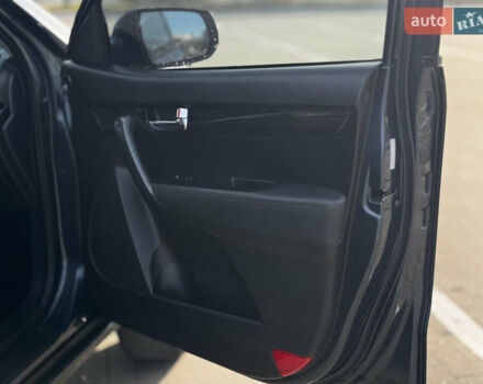 Синий Киа Соренто, объемом двигателя 2.36 л и пробегом 324 тыс. км за 9500 $, фото 9 на Automoto.ua