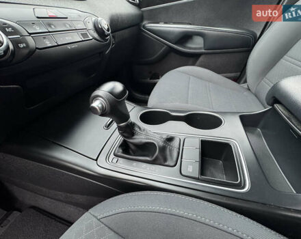 Киа Соренто 2017 в Киеве на Automoto.ua Синий Киа Соренто, объемом двигателя 2.4 л и пробегом 100 тыс. км за 15700 $, фото 35 на Automoto.ua