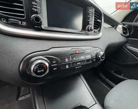 Киа Соренто 2017 в Киеве на Automoto.ua Синий Киа Соренто, объемом двигателя 2.4 л и пробегом 100 тыс. км за 15700 $, фото 32 на Automoto.ua