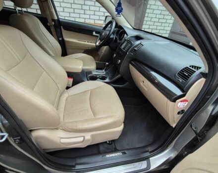 Зелений Кіа Соренто, об'ємом двигуна 2.2 л та пробігом 161 тис. км за 16450 $, фото 9 на Automoto.ua