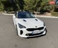 Белый Киа Stinger, объемом двигателя 2 л и пробегом 78 тыс. км за 22300 $, фото 1 на Automoto.ua