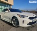 Белый Киа Stinger, объемом двигателя 2 л и пробегом 62 тыс. км за 22899 $, фото 1 на Automoto.ua