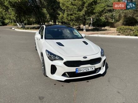 Кіа Stinger 2017 у Одесі на Automoto.ua Білий Кіа Stinger, об'ємом двигуна 2 л та пробігом 78 тис. км за 22300 $, фото 1 на Automoto.ua
