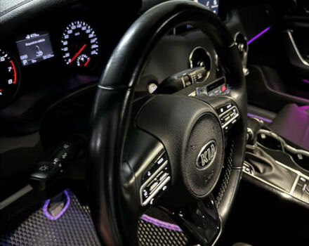 Черный Киа Stinger, объемом двигателя 2 л и пробегом 57 тыс. км за 17500 $, фото 11 на Automoto.ua