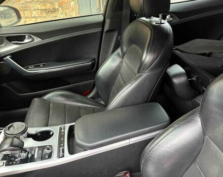 Красный Киа Stinger, объемом двигателя 3.3 л и пробегом 80 тыс. км за 10000 $, фото 5 на Automoto.ua