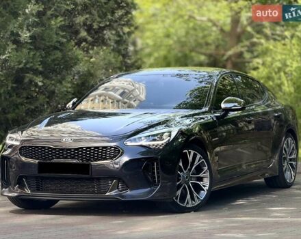 Серый Киа Stinger, объемом двигателя 2 л и пробегом 83 тыс. км за 22900 $, фото 1 на Automoto.ua