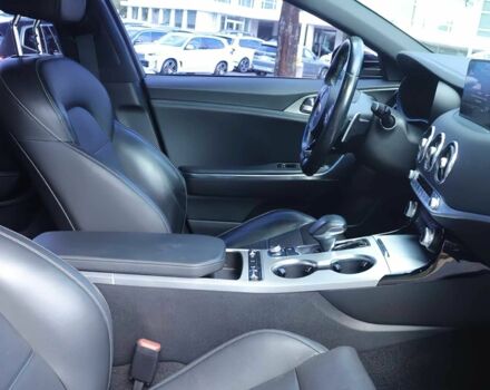 Синий Киа Stinger, объемом двигателя 3.3 л и пробегом 47 тыс. км за 18000 $, фото 9 на Automoto.ua