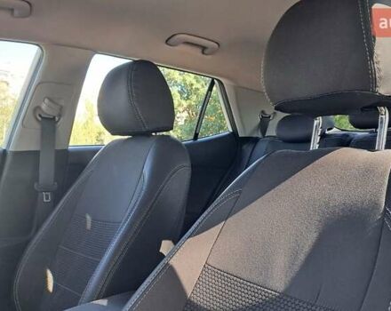 Белый Киа Stonic, объемом двигателя 1.37 л и пробегом 137 тыс. км за 13000 $, фото 11 на Automoto.ua