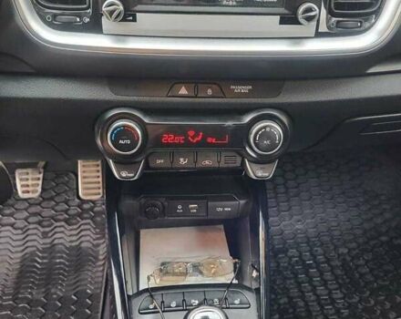 Білий Кіа Stonic, об'ємом двигуна 1.4 л та пробігом 31 тис. км за 16500 $, фото 5 на Automoto.ua