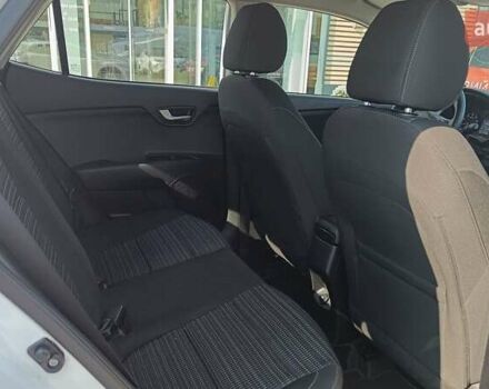 Белый Киа Stonic, объемом двигателя 1.37 л и пробегом 42 тыс. км за 15180 $, фото 6 на Automoto.ua