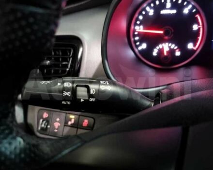 Білий Кіа Stonic, об'ємом двигуна 1.6 л та пробігом 103 тис. км за 9800 $, фото 10 на Automoto.ua