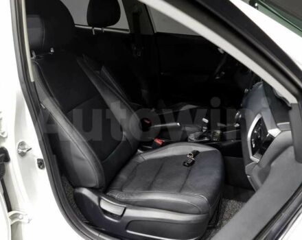 Білий Кіа Stonic, об'ємом двигуна 1.6 л та пробігом 103 тис. км за 9800 $, фото 13 на Automoto.ua