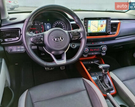 Белый Киа Stonic, объемом двигателя 1.6 л и пробегом 164 тыс. км за 15955 $, фото 1 на Automoto.ua