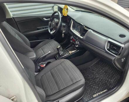 Білий Кіа Stonic, об'ємом двигуна 1.4 л та пробігом 31 тис. км за 17000 $, фото 4 на Automoto.ua