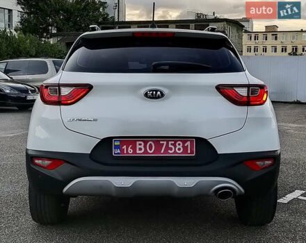 Белый Киа Stonic, объемом двигателя 1.6 л и пробегом 164 тыс. км за 15955 $, фото 7 на Automoto.ua