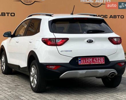 Белый Киа Stonic, объемом двигателя 1.6 л и пробегом 123 тыс. км за 14500 $, фото 7 на Automoto.ua