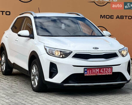 Белый Киа Stonic, объемом двигателя 1.6 л и пробегом 123 тыс. км за 14500 $, фото 2 на Automoto.ua