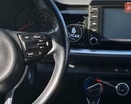 Белый Киа Stonic, объемом двигателя 1.37 л и пробегом 137 тыс. км за 13000 $, фото 8 на Automoto.ua