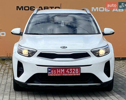 Белый Киа Stonic, объемом двигателя 1.6 л и пробегом 123 тыс. км за 14500 $, фото 1 на Automoto.ua