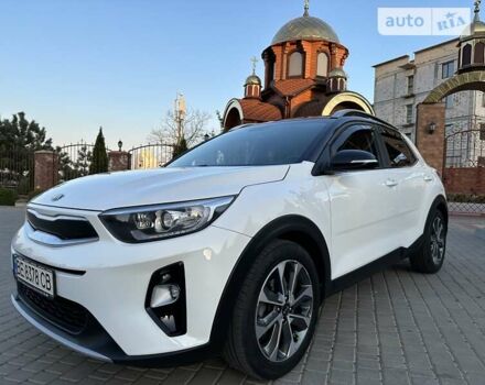 Білий Кіа Stonic, об'ємом двигуна 1.37 л та пробігом 78 тис. км за 14800 $, фото 5 на Automoto.ua