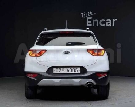 Белый Киа Stonic, объемом двигателя 1.6 л и пробегом 103 тыс. км за 9800 $, фото 3 на Automoto.ua