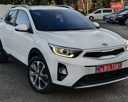 Белый Киа Stonic, объемом двигателя 1.6 л и пробегом 164 тыс. км за 15955 $, фото 27 на Automoto.ua