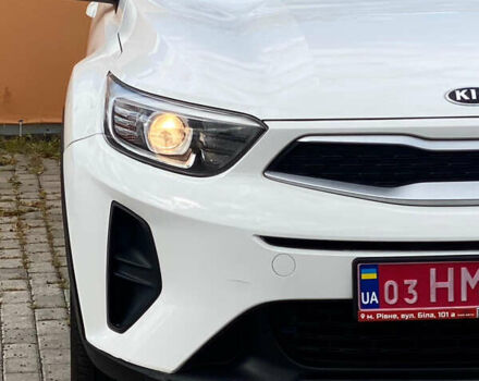 Белый Киа Stonic, объемом двигателя 1.6 л и пробегом 123 тыс. км за 14500 $, фото 4 на Automoto.ua