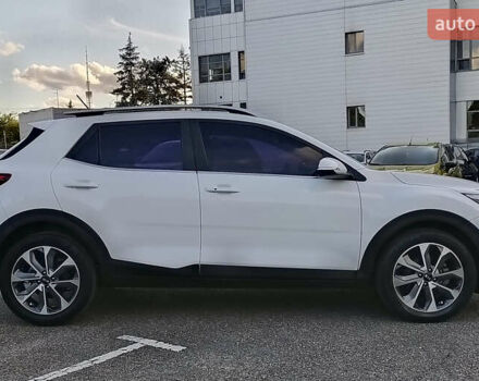 Белый Киа Stonic, объемом двигателя 1.6 л и пробегом 164 тыс. км за 15955 $, фото 4 на Automoto.ua