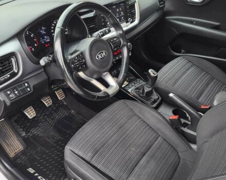 Білий Кіа Stonic, об'ємом двигуна 1.4 л та пробігом 31 тис. км за 17000 $, фото 7 на Automoto.ua