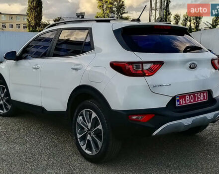 Белый Киа Stonic, объемом двигателя 1.6 л и пробегом 164 тыс. км за 15955 $, фото 8 на Automoto.ua