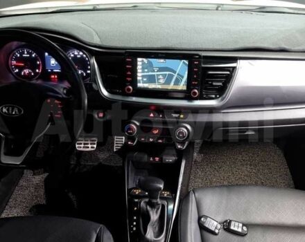 Белый Киа Stonic, объемом двигателя 1.6 л и пробегом 103 тыс. км за 9800 $, фото 4 на Automoto.ua