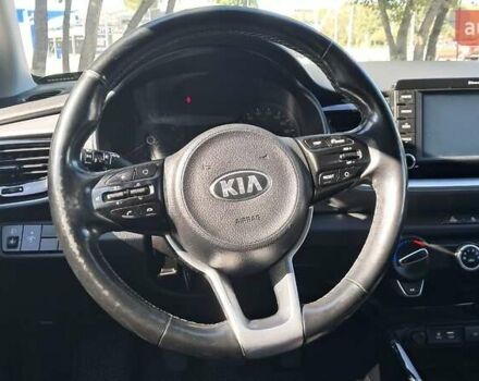 Белый Киа Stonic, объемом двигателя 1.37 л и пробегом 137 тыс. км за 13000 $, фото 10 на Automoto.ua