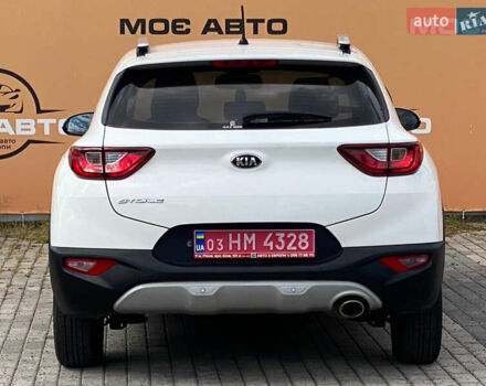 Белый Киа Stonic, объемом двигателя 1.6 л и пробегом 123 тыс. км за 14500 $, фото 6 на Automoto.ua