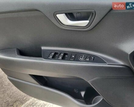 Білий Кіа Stonic, об'ємом двигуна 1.4 л та пробігом 31 тис. км за 16500 $, фото 10 на Automoto.ua
