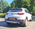 Белый Киа Stonic, объемом двигателя 1.37 л и пробегом 137 тыс. км за 13000 $, фото 6 на Automoto.ua