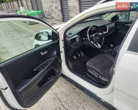 Білий Кіа Stonic, об'ємом двигуна 1.4 л та пробігом 31 тис. км за 16500 $, фото 8 на Automoto.ua